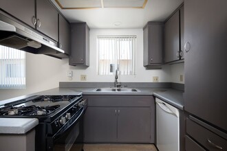 Building Photo - *MOVE-IN SPECIAL* 2BR in Oceanside with W/D Hookups and Garage