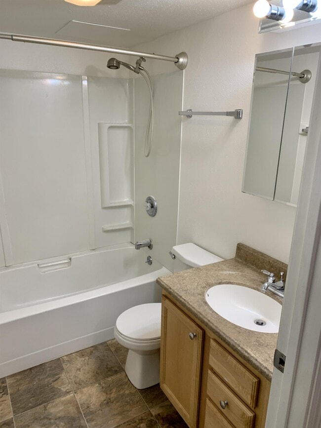 Building Photo - 3895 Kitt Dr