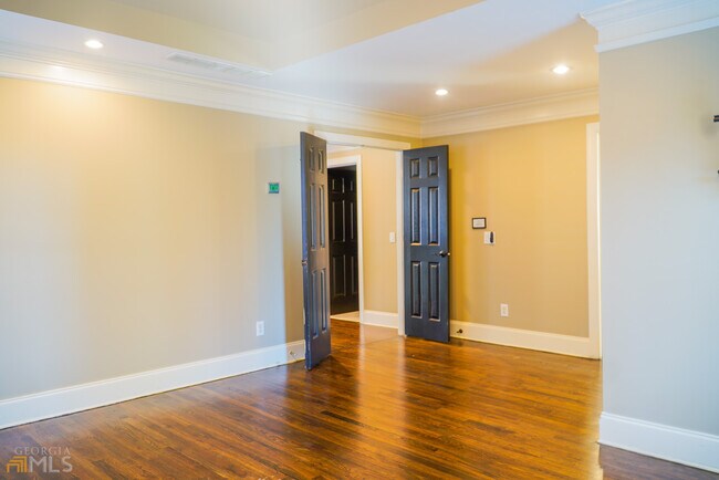 Building Photo - 1127 Ashton Bluff Dr NE