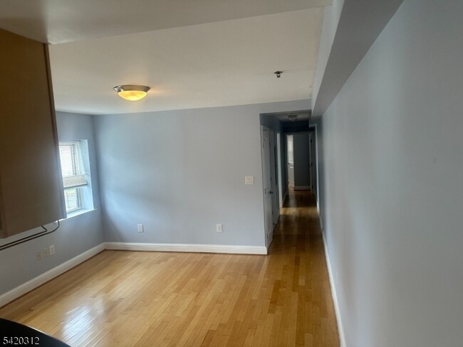 Building Photo - 70 S Munn Ave