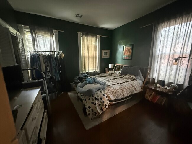 Building Photo - Grant Park - Quadplex Unit C