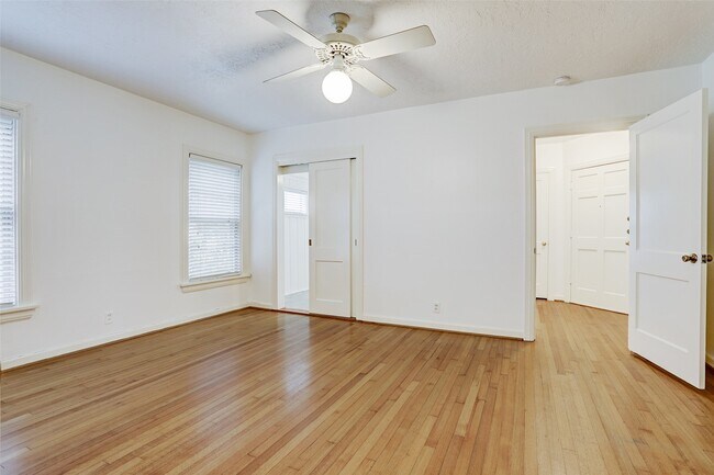 Building Photo - 3514 Plumb St