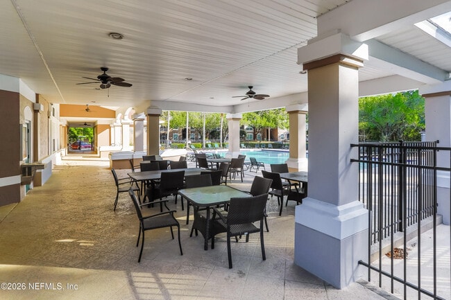 Building Photo - 10550 Baymeadows Rd