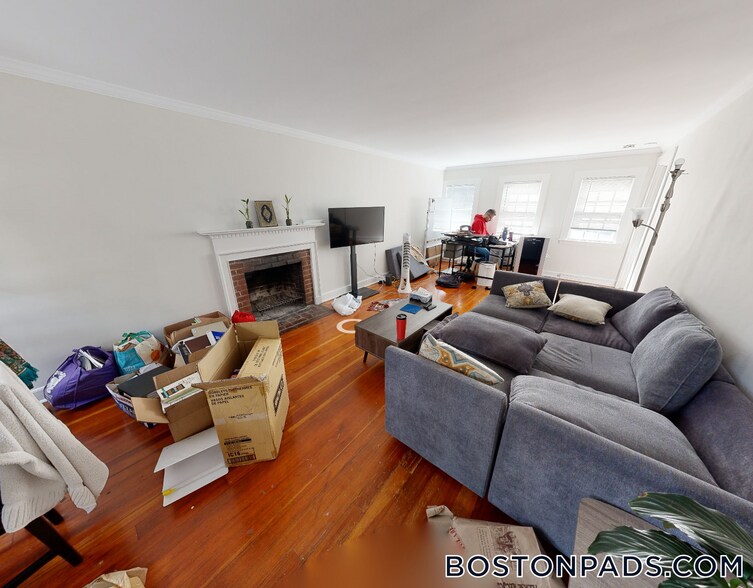 Primary Photo - 38 Gibson St