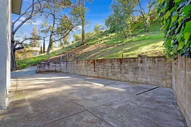 Building Photo - 3554 Pierson St