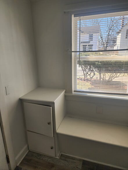 Building Photo - 222 N 5th St