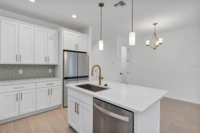 Building Photo - 1851 Pinecliff Dr