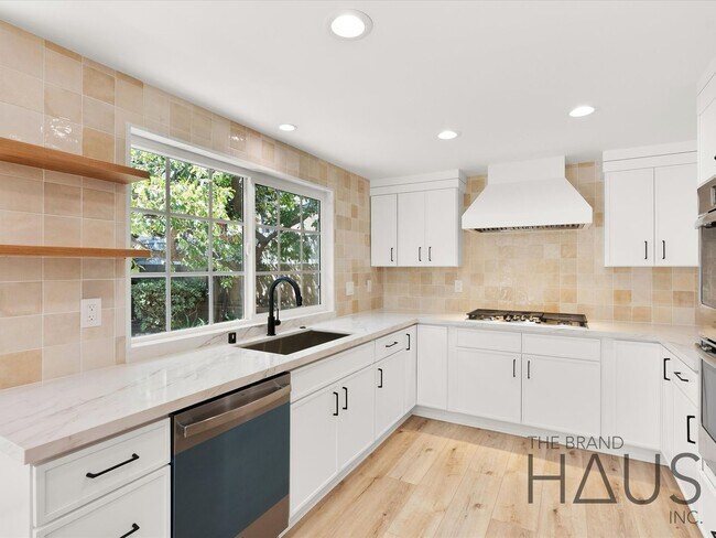 Building Photo - Goldenwest Estates Newly Renovated