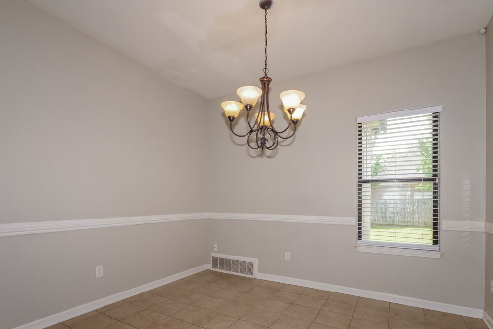 Building Photo - 450 Garden Springs Dr