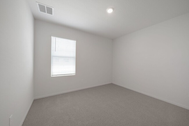 Building Photo - Spacious 4BR House in Port Saint Lucie