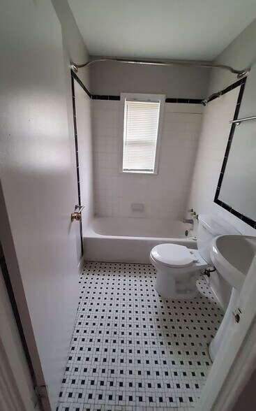 Building Photo - 1253 Dogwood Dr