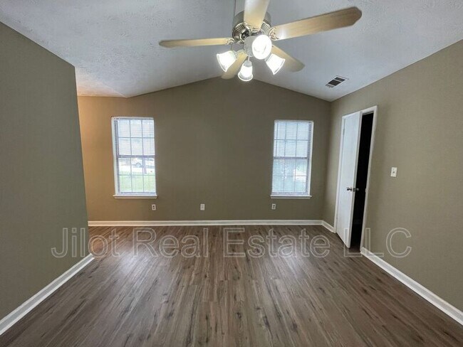 Building Photo - 372 Riverbrook Trail