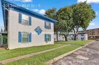 Building Photo - 308 S W St