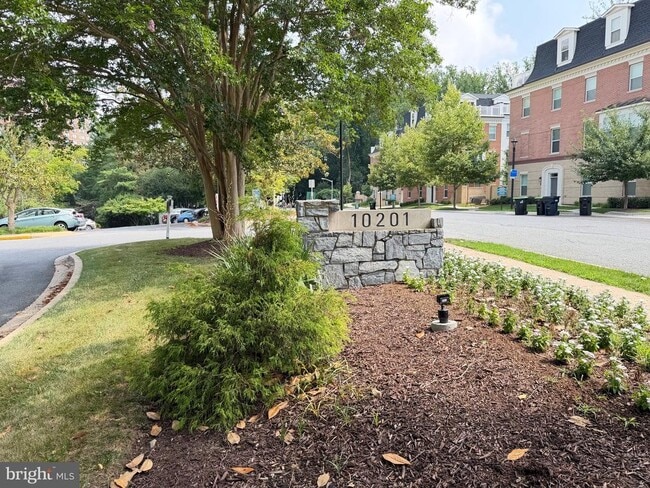Building Photo - 10201 Grosvenor Pl