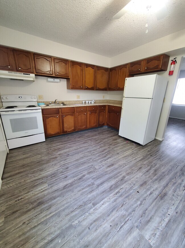 Building Photo - 310 Clymer Rd