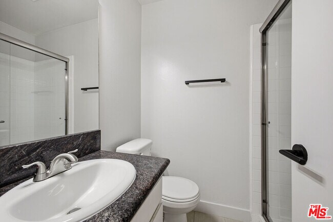 Building Photo - 1352 S Carmelina Ave