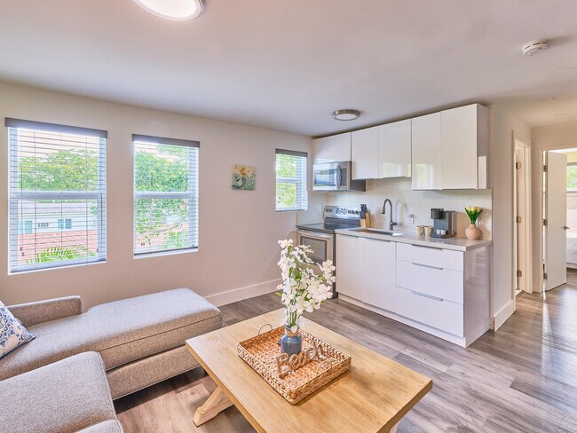 Building Photo - 2020 Washington St