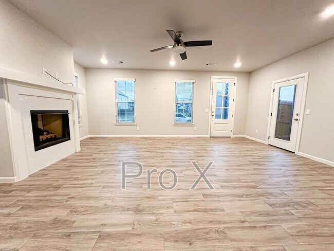 Building Photo - 1733 W Whitney Ln