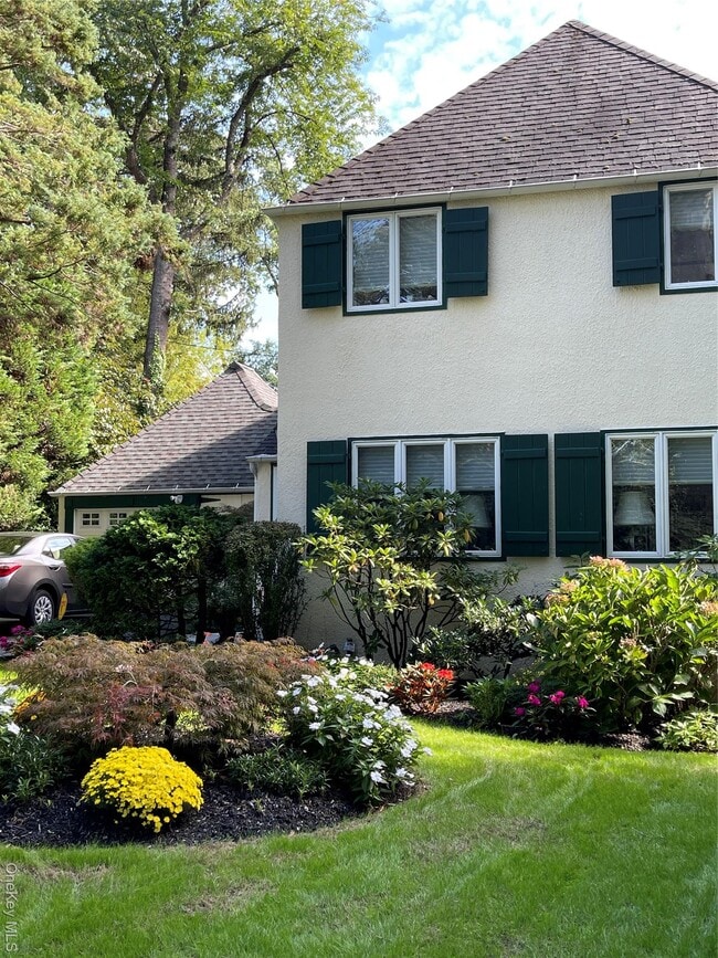 Building Photo - 64 Maple Dr