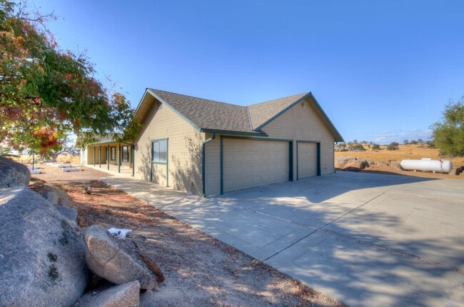 Building Photo - 19580 Watts Valley Rd