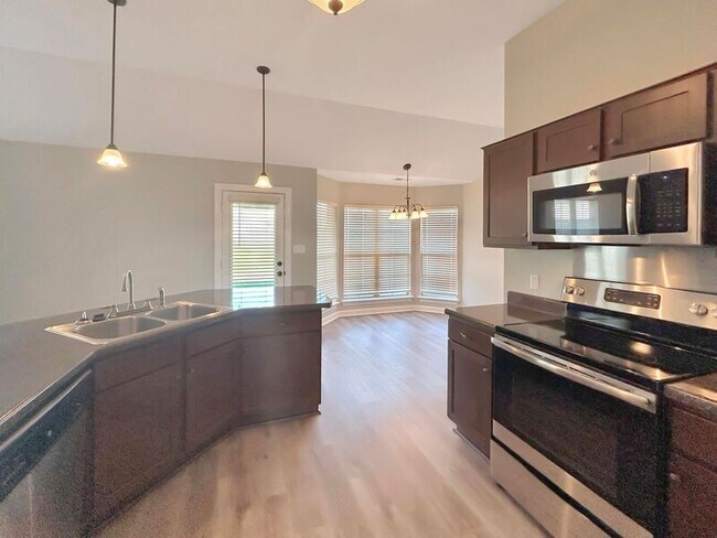 Building Photo - 3720 Rasco Hills Dr