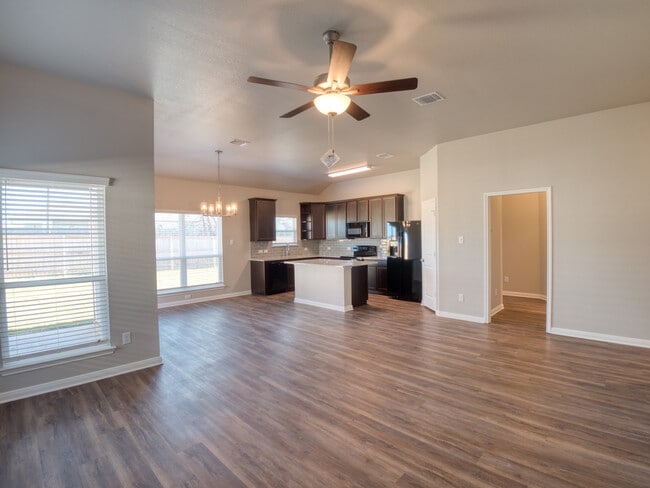 Building Photo - 1368 Kingsgate Dr