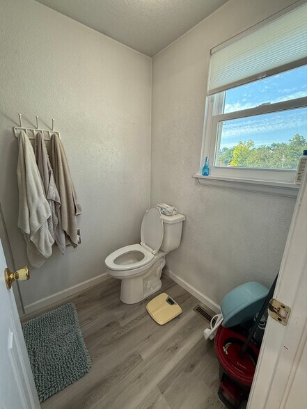 Building Photo - 8043 Clay Dr
