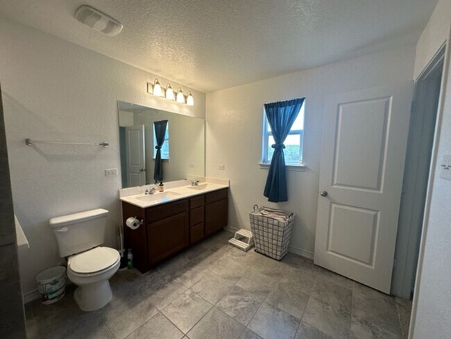 Building Photo - Coming soon... Beautiful 3 bedroom 2 bath ...