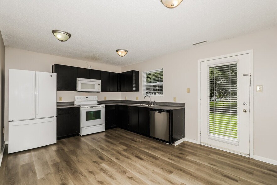 Building Photo - 9205 Middlebury Way
