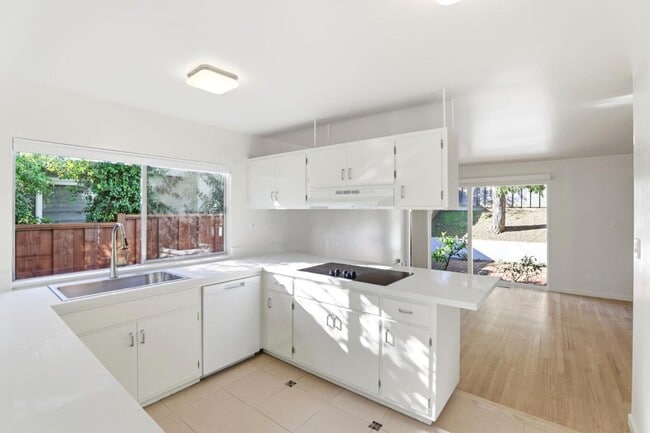 Building Photo - 1201 Weymoth Dr