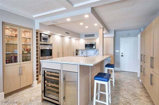 Building Photo - 1977 Gulf Shore Blvd N