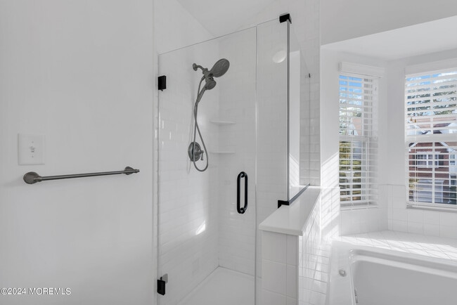 Building Photo - 2 Charles Ct