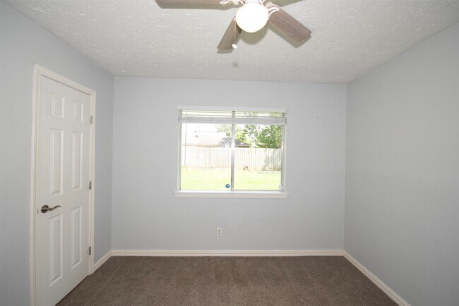 Building Photo - 2914 Tarpon Dr