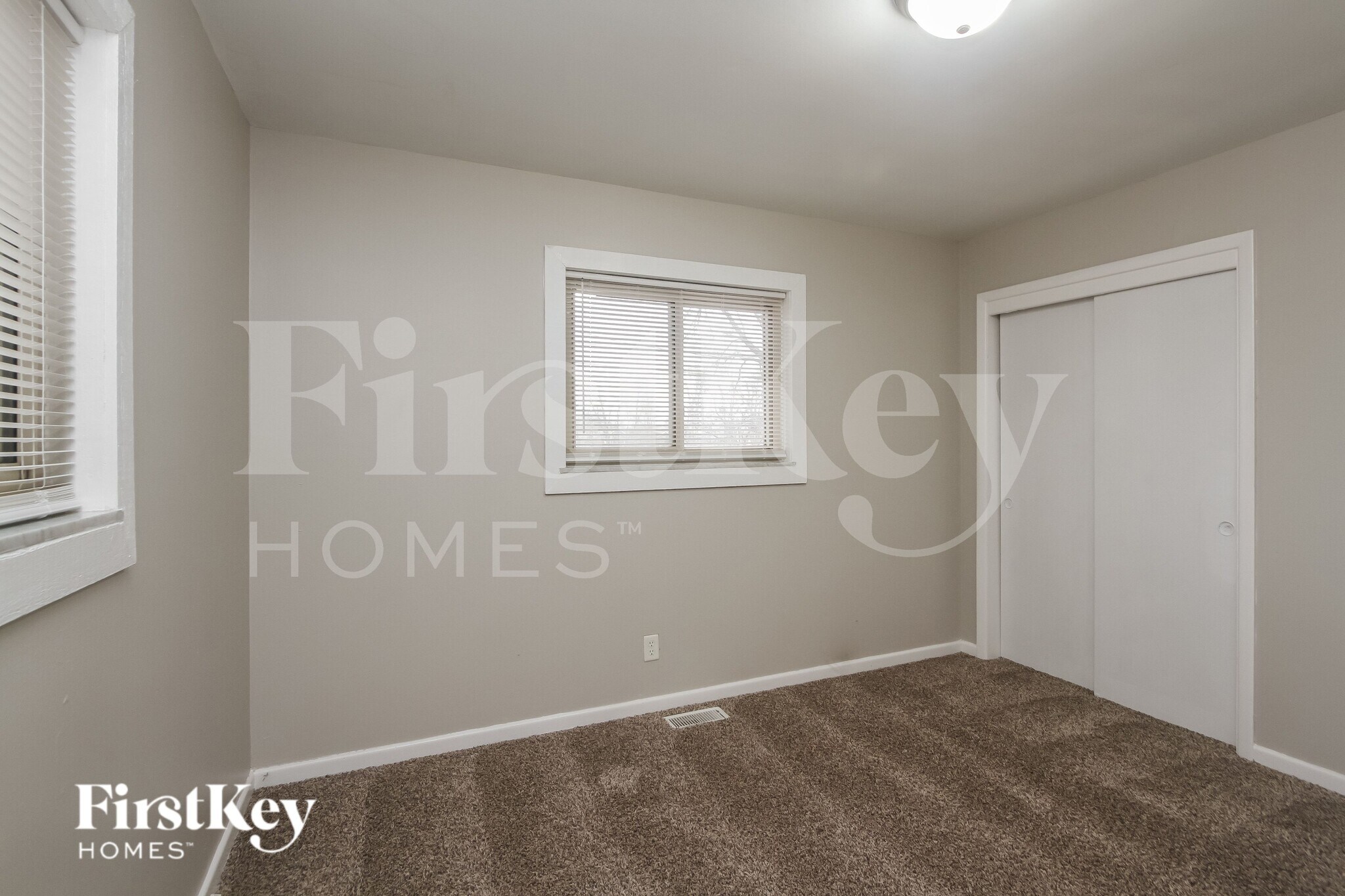 Building Photo - 3880 W Smith Valley Rd