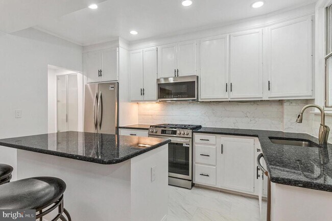 Building Photo - 4414 Volta Pl NW