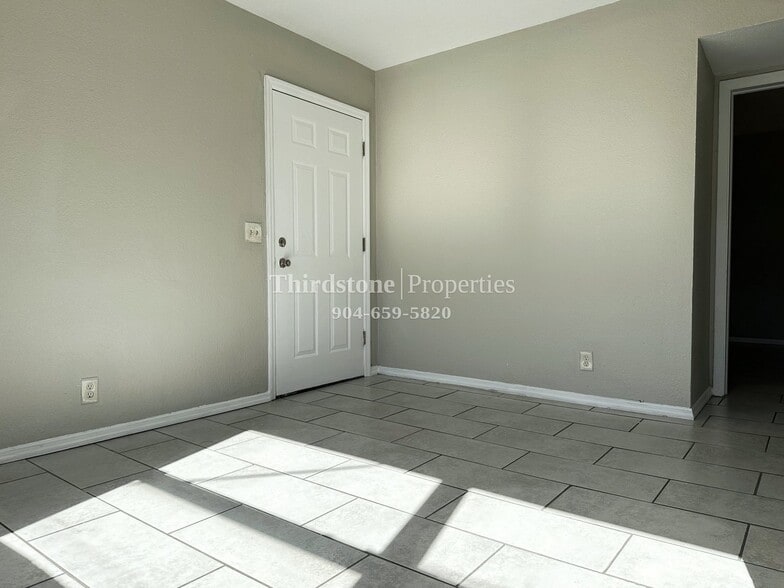 Building Photo - 1437 W 26th St