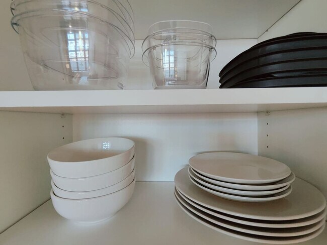 Building Photo - 212 W Roberts Ave