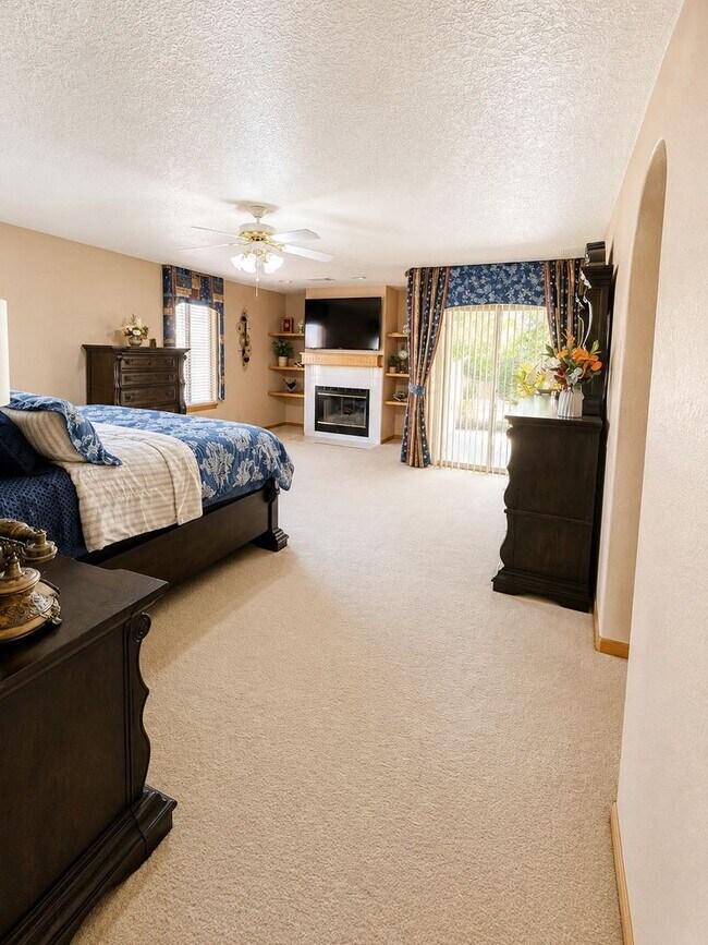 Building Photo - Spacious Apple Valley Home with RV Parking & Desert Views