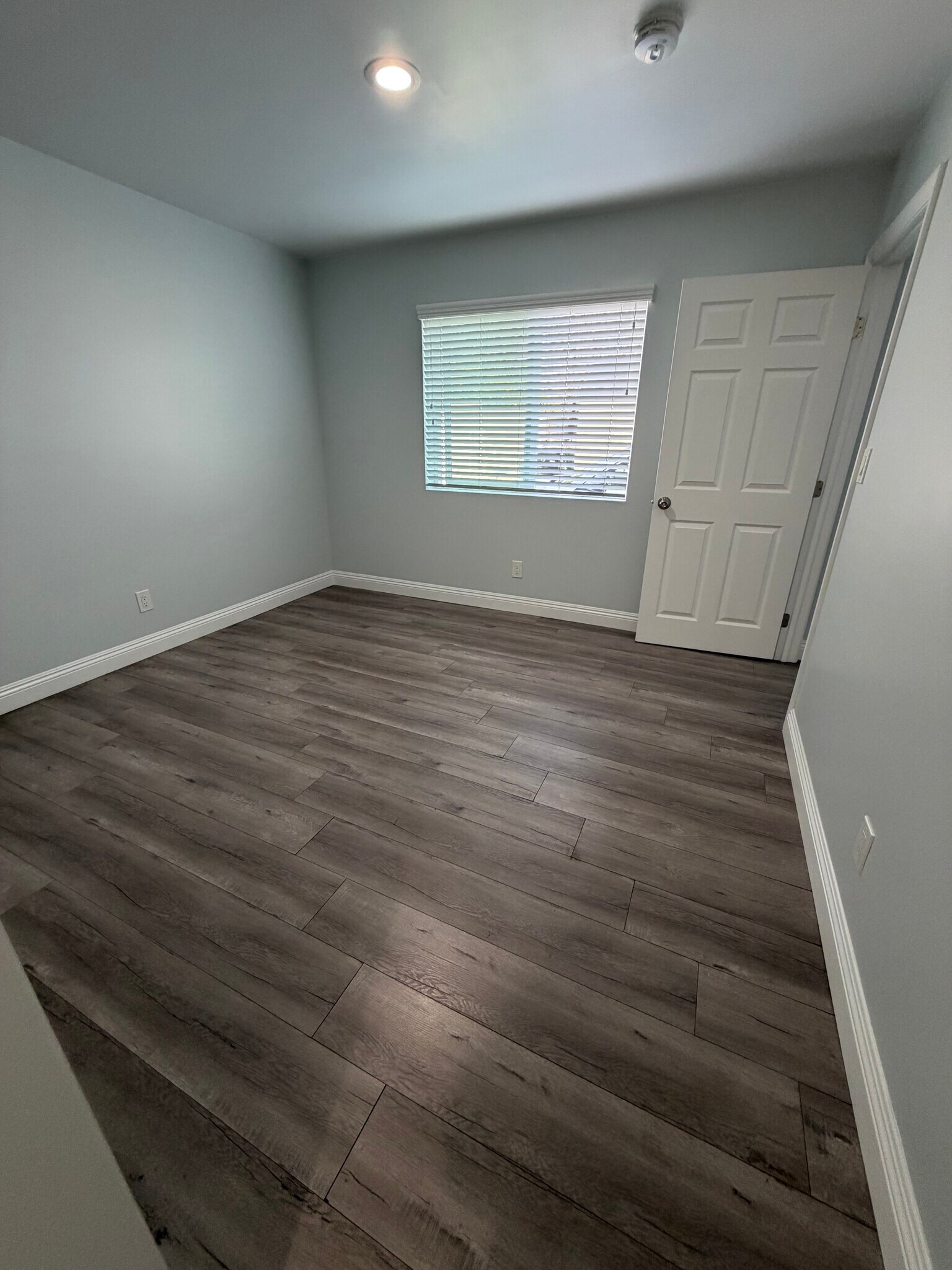 Building Photo - 1303 W 109th Pl