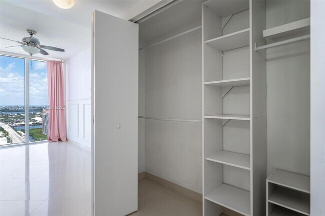 Building Photo - 16699 Collins Ave