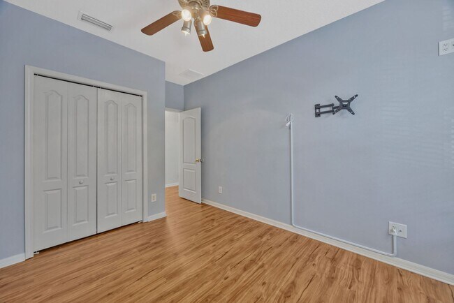 Building Photo - 10414 Tulip Field Way