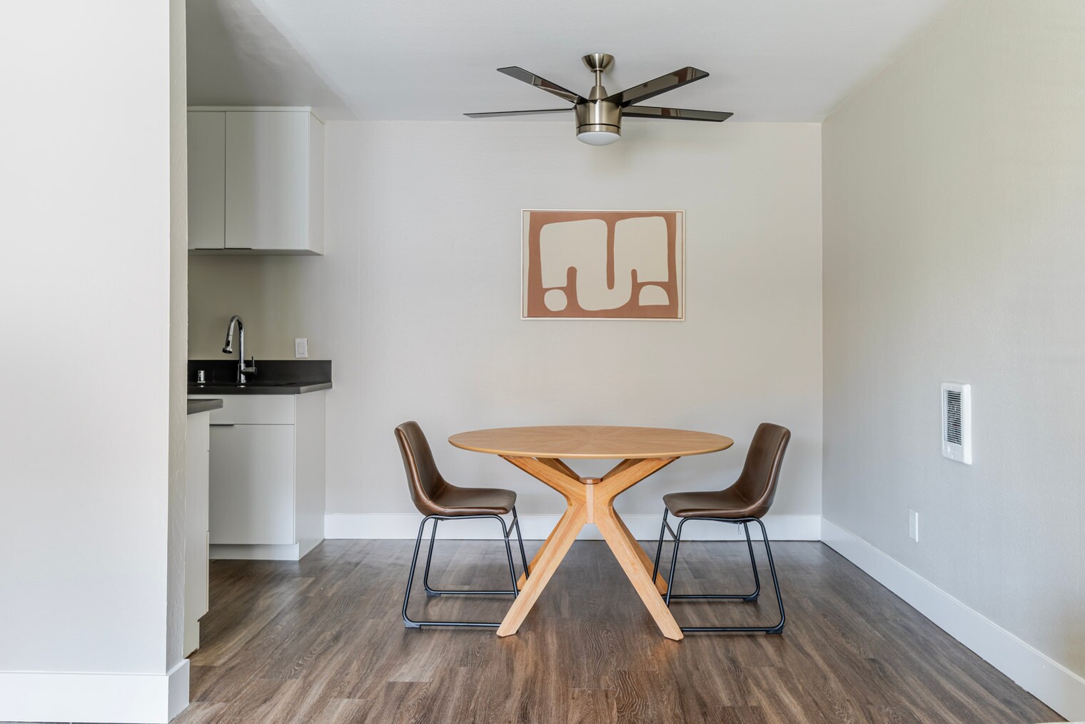 Building Photo - 644 Edgewater Blvd