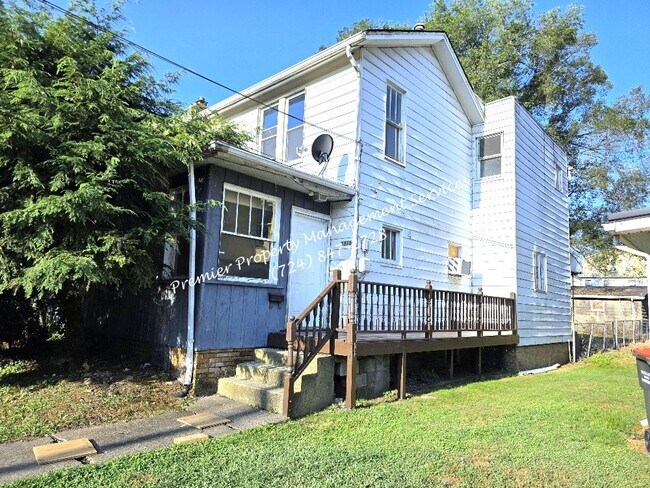Building Photo - 1315 5th Ave