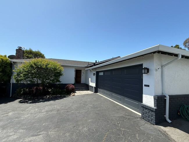 Primary Photo - Remodeled San Carlos Retreat with Outdoor ...