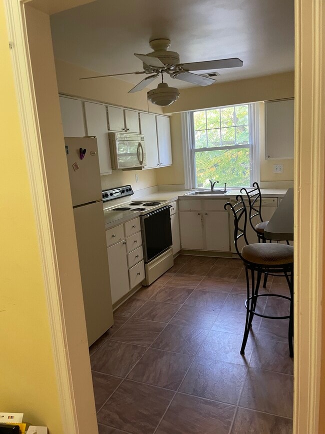 Building Photo - 500 E Lancaster Ave