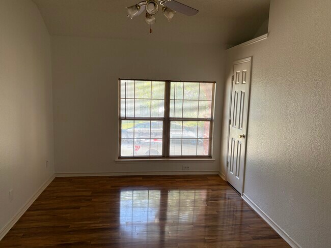 Building Photo - 514 Big Oak Ct