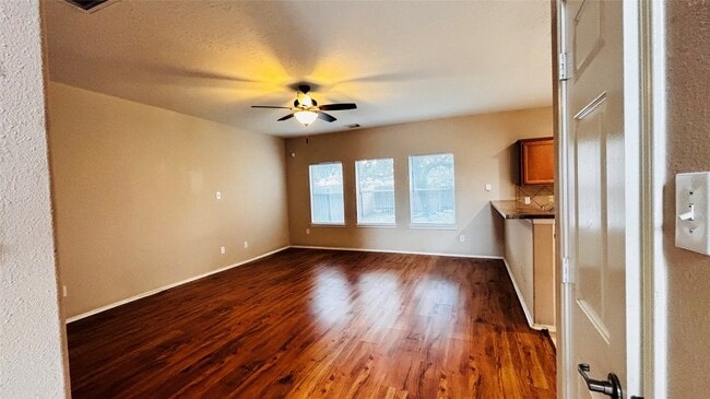 Building Photo - 2115 Vermillion Oak St