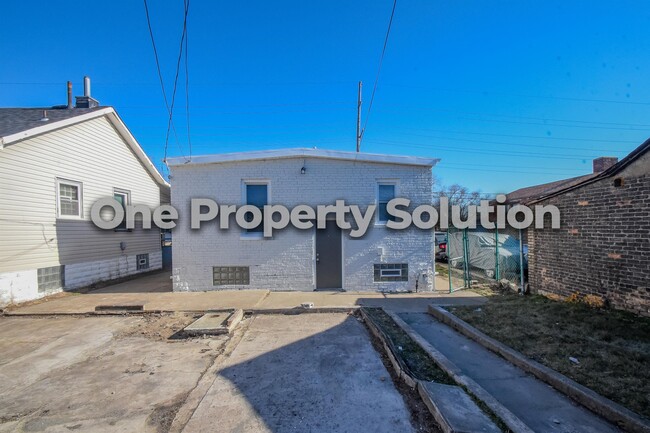 Building Photo - 1344 Michigan St