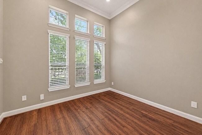 Building Photo - 28602 Hayden Park Dr