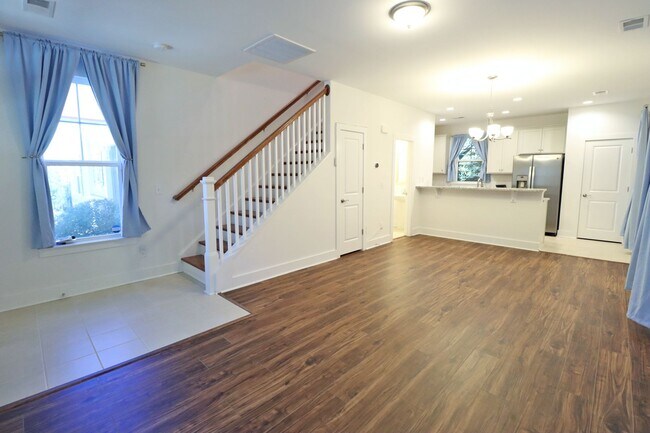 Building Photo - 307 Saint Anns Alley